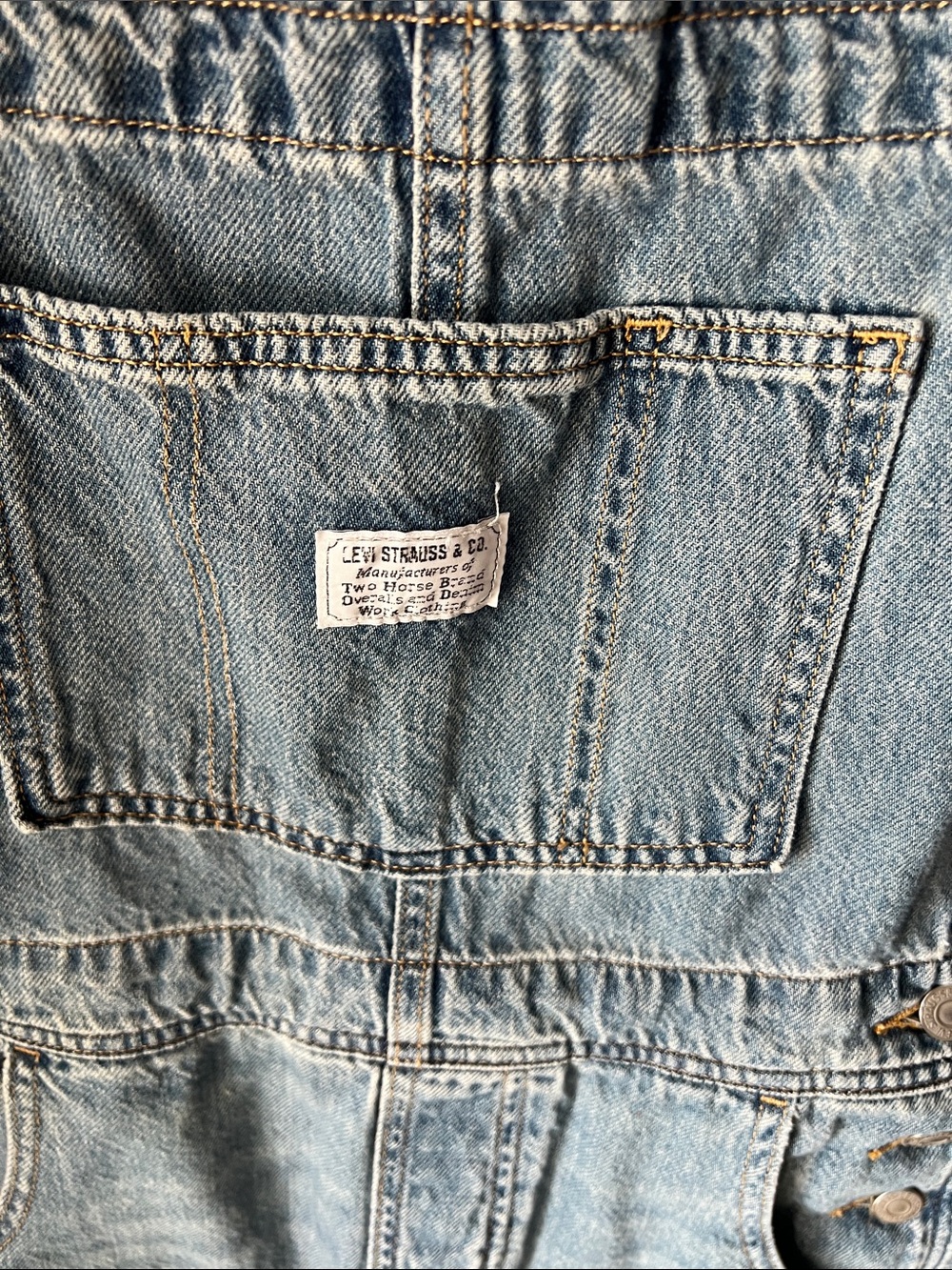 Levi’s overalls or shortalls in size small - Picture 3 of 6